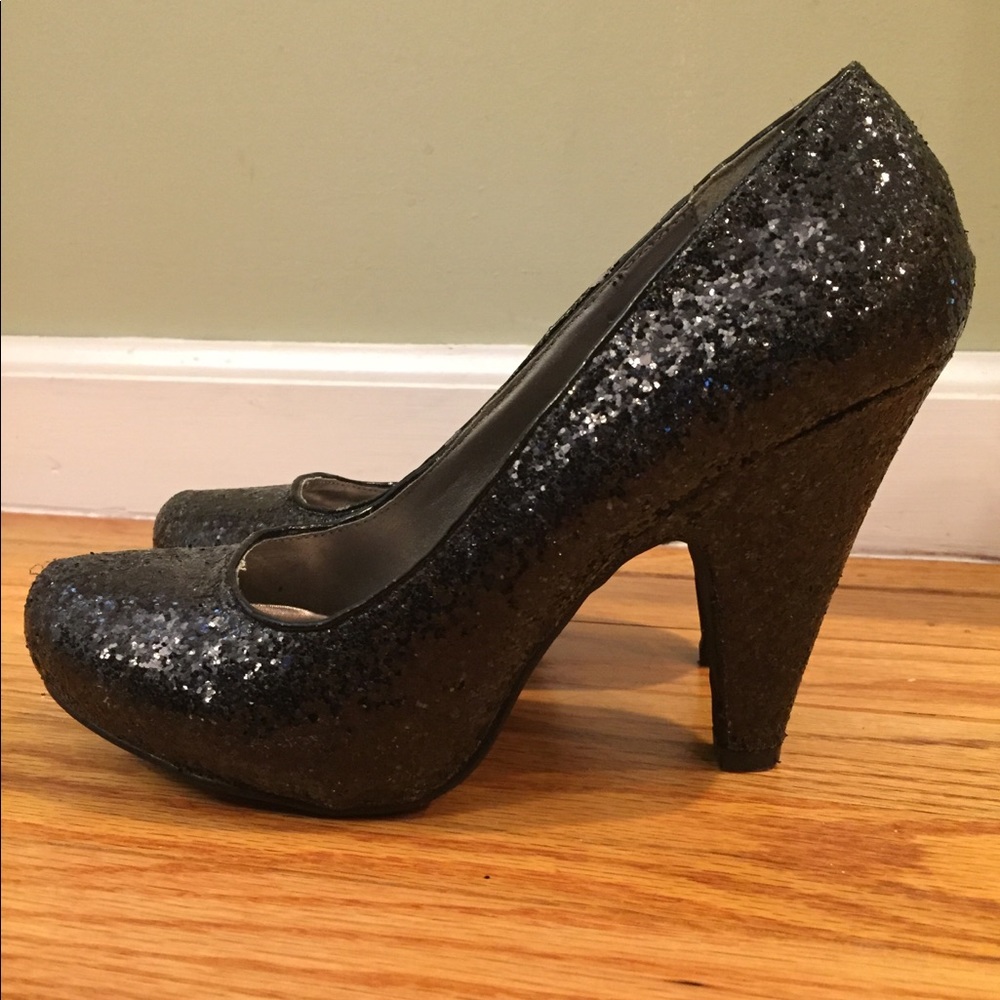 Sparkly black pumps, heels size 9 perfect for NYE